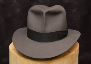 Mehr über den Artikel erfahren Stone Grey Raiders Fedora