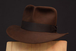 Read more about the article Short crown Raider Fedora
