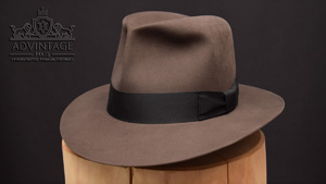 Read more about the article Clipper Fedora Hat in smoke-grey
