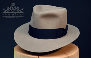 Mehr über den Artikel erfahren Klassischer Fedora Hut aus ungefärbtem Filz – adVintage MasterPiece