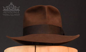 Mehr über den Artikel erfahren Raider Fedora Hut mit Raiders-Turn in True-Sable – Idol Grab Szene