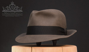 Read more about the article Trilby in Smoke-Grey