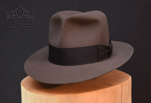 Mehr über den Artikel erfahren Clipper Fedora Hut in Smoke Grey / 45mm Ripsband
