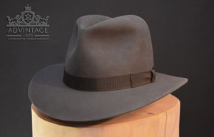 Mehr über den Artikel erfahren Custom Fedora Hut in Slate