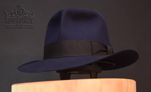Mehr über den Artikel erfahren Raider Fedora Hut Dark Royal mit Raiders-Turn