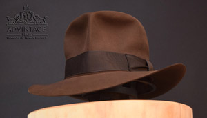 Mehr über den Artikel erfahren Dezenter SoC Fedora Hut in „True-Sable“
