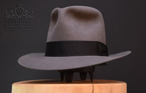 Mehr über den Artikel erfahren Kingdom Travel Fedora Hut in Stone Grey