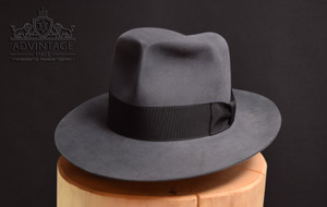 Mehr über den Artikel erfahren Clipper Fedora Hut mit breiterer Krempe in Steel-Grey
