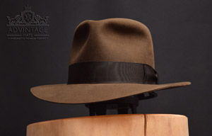 Mehr über den Artikel erfahren Crusader Fedora Hut in Sable (Strand Szene)