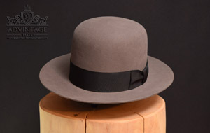 Mehr über den Artikel erfahren Klassischer Fedora Hut mit offener Krone in Mouse-Grey