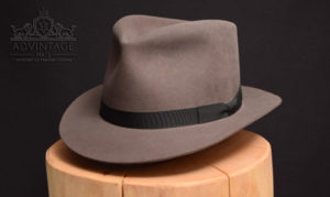 Mehr über den Artikel erfahren Custom Fedora Hut in mouse-grey