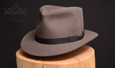 Mehr über den Artikel erfahren Custom Fedora Hut in mouse-grey