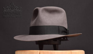 Read more about the article adVintage MasterPiece Kingdom Fedora hat in Imperial-Grey