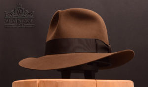 Read more about the article Temple Fedora hat – Mine Scene – in Sable