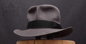 Mehr über den Artikel erfahren Custom Streets of Cairo Fedora Hut in Imperial Grey