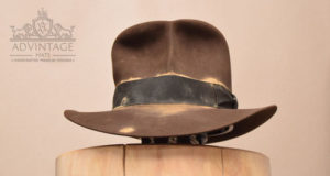 Read more about the article MasterPiece Hero SoC Fedora hat in True-Sable (Truck scene)