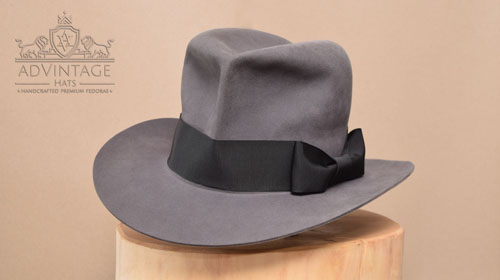 Mehr über den Artikel erfahren Custom Fedora Hut in Stone-Grey