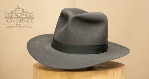 Mehr über den Artikel erfahren Custom Fedora Hut in Slate