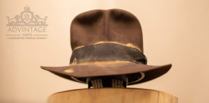 Mehr über den Artikel erfahren Hero Streets of Cairo Fedora Hut mit Distressing / Staub in True-Sable