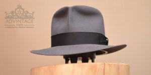 Read more about the article Clipper Fedora Hat in Steel-Grey