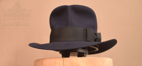 Mehr über den Artikel erfahren Custom Fedora Hut in Midnight-Blue