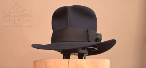 Mehr über den Artikel erfahren Custom Fedora Hut in midnight blue