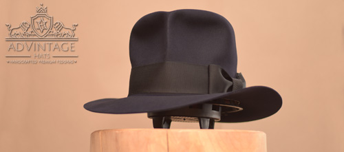 Read more about the article Costum Fedora hat in Midnight Blue