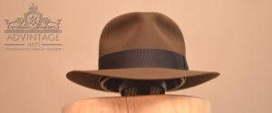 Read more about the article Temple Fedora hat in Bright-Sable