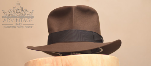 Mehr über den Artikel erfahren Dezenter MasterPiece SoC Fedora Hut in True-Sable