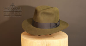 Mehr über den Artikel erfahren Custom Temple Fedora Hut in Moss-Green