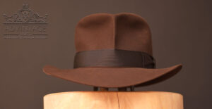 Mehr über den Artikel erfahren Dezenter SoC Fedora Hut in True-Sable